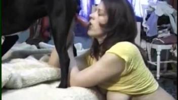 Amateur babe throats a stiff dog dick in hot modes
