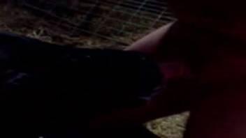 Guy receives an awesome oral pleasure from a super hot cow